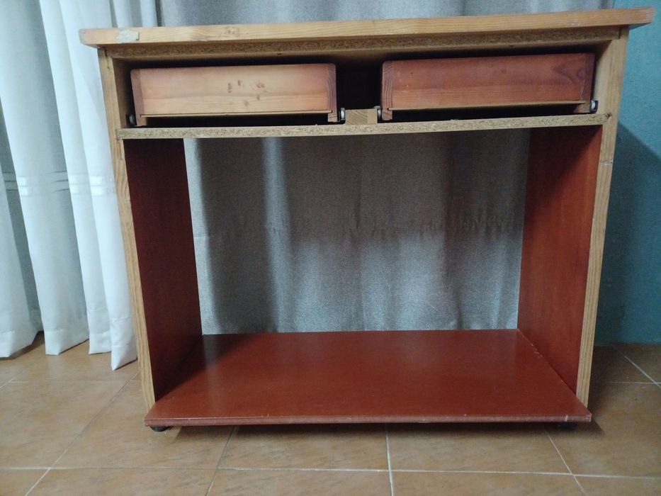Secretária ou aparador