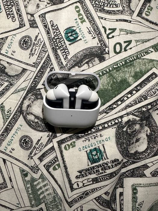 Продам бездротові  навушники Samsung Galaxy Buds3 FE