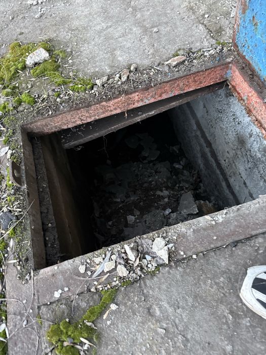 Продам бокс на причале возле  днепра кичкас