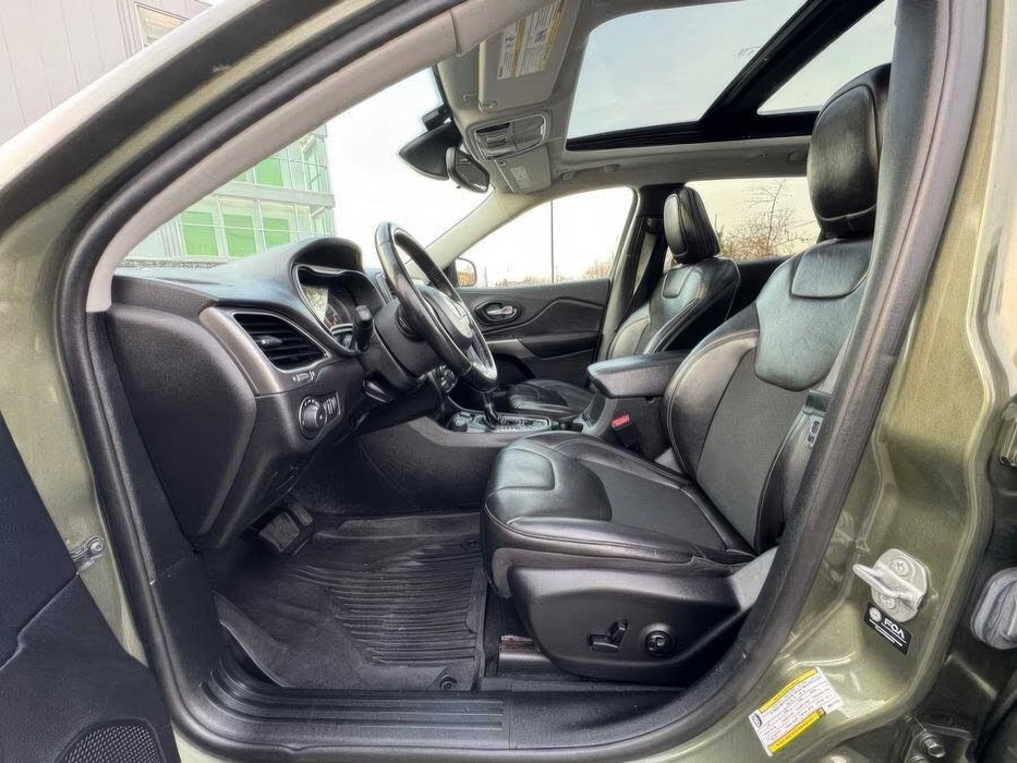 Jeep Cherokee Latitude Plus      2020