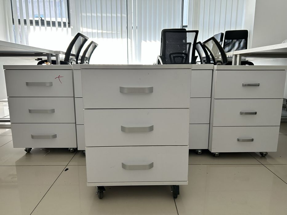 Распродаем офисную мебель