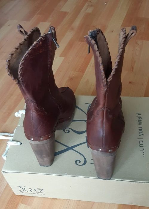 Botas em pele, da marca Xuz nº39