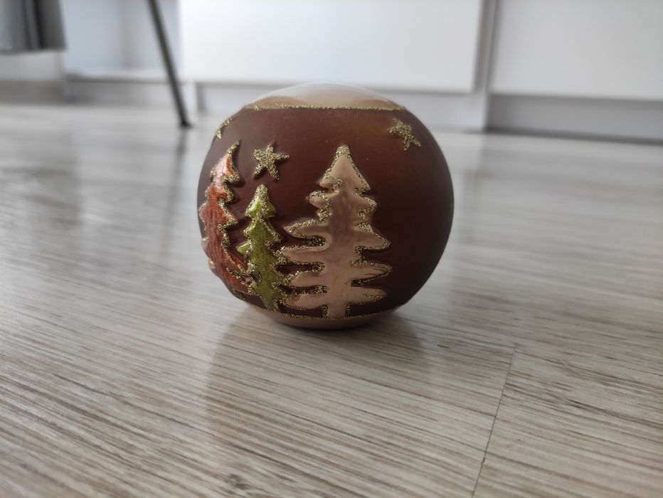 Ozdoba świąteczna kula brązowa ceramiczna choinka gwiazdy