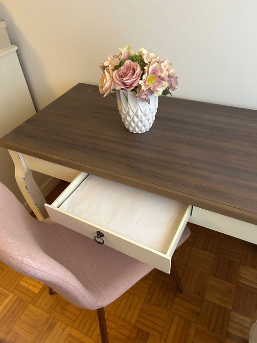 Secretária Vintage e Cadeira