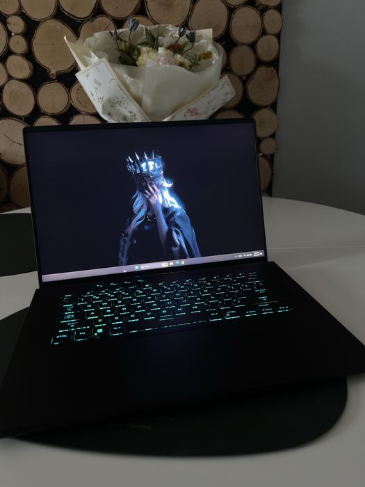 ASUS ROG Zephyrus M16 – i9-13900H  RTX 4070 64 GB RAM  1 TB SSD 240 Hz