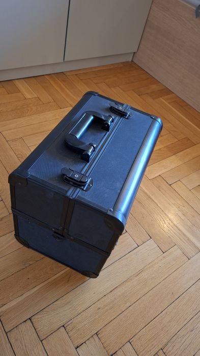 Kuferek kosmetyczny / kufer wizażysty