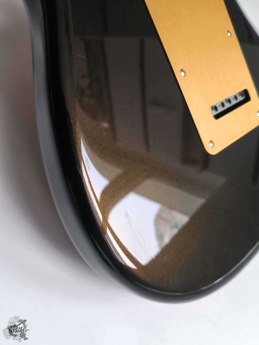 Fender® American Ultra Stratocaster® HSS '2023 Texas Tea w/case