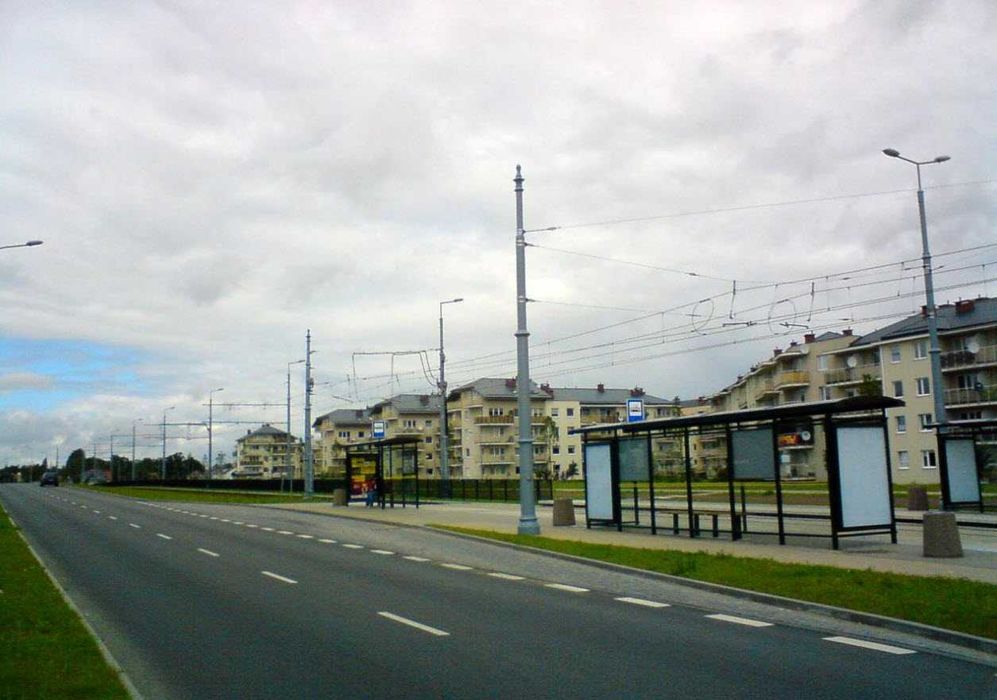 Mieszkanie dwupokojowe z oddzielną kuchnią - dobry dojazd do centrum