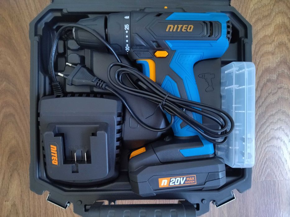 Nowa Akumulatorowa wiertarko-wkrętarka 20 V MAX w walizce