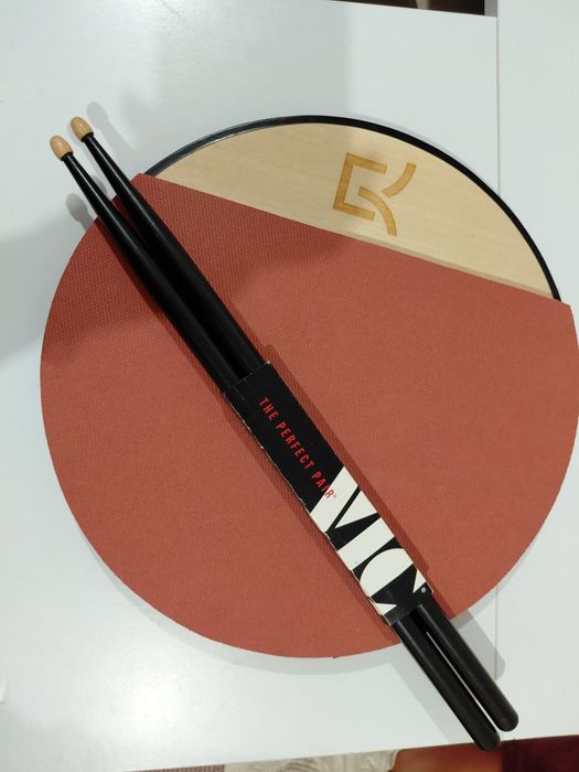GK Pad 12 Single Cichy Pad perkusyjny ćwiczeniowy i Pałki Vic Firth