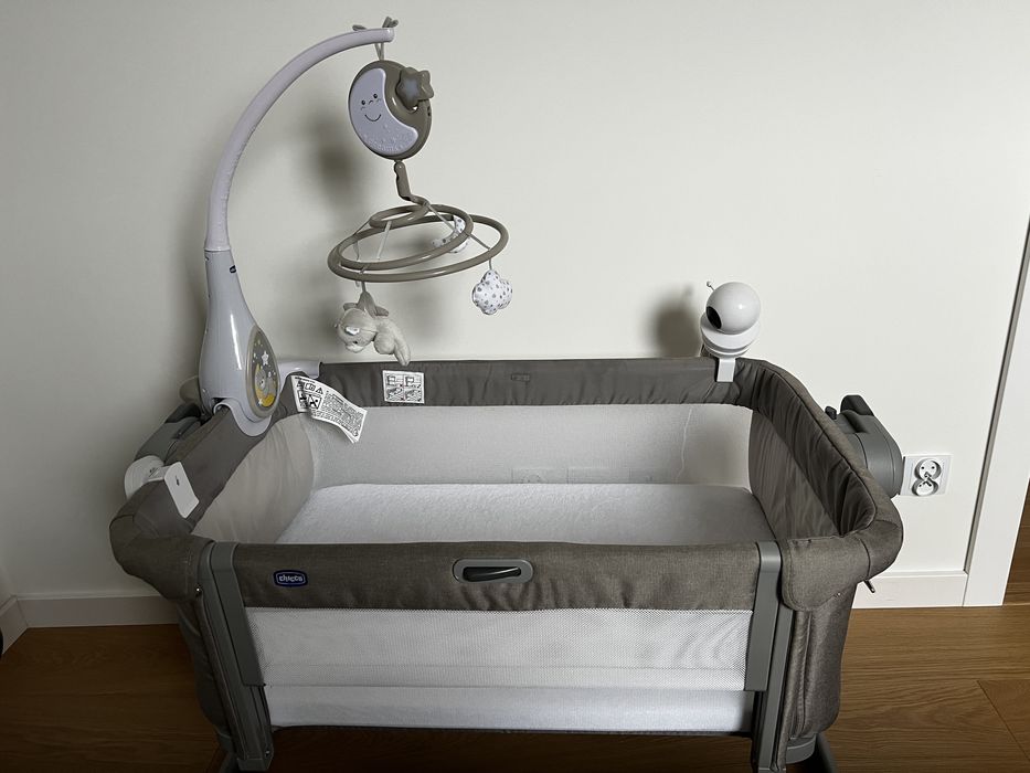 Dostawka Next 2 Me Magic Evo Chicco + karuzela Chicco