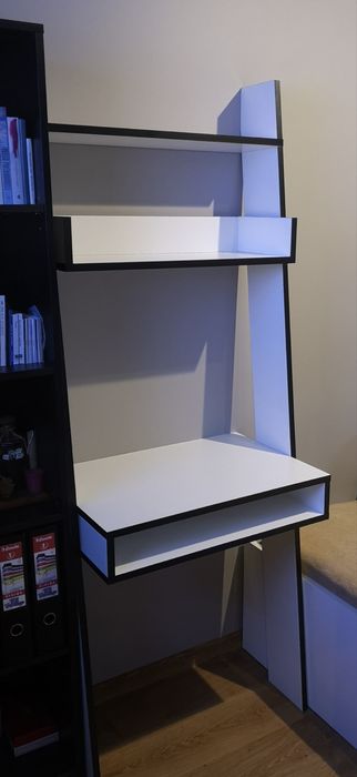 Biurko mini z półkami