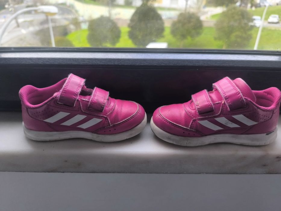 Tênis para menina Adidas tamanho 26