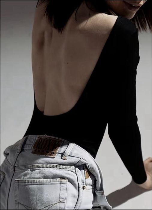 Боді з відкритою спиною