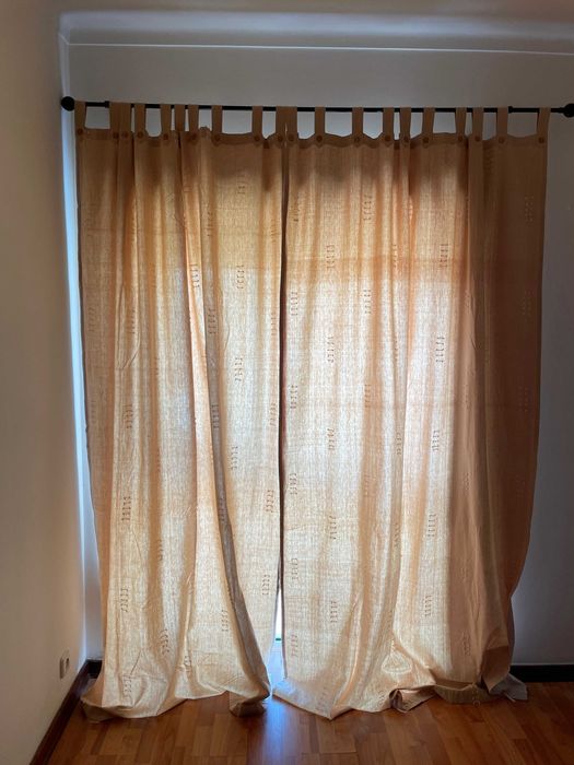 2 Cortinados Castanho-claros (semi-opacos) -240 x 140 cm (cada)