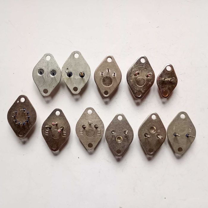 Tranzystor KT892A, 838A, STR451, GL1405, GD70B, AD113, 1204 + 4 ?