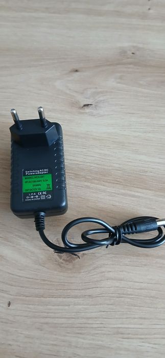 Zasilacz 12V - 1A