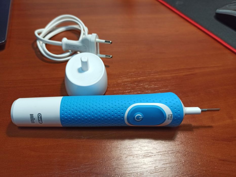 Электрическая зубная щётка