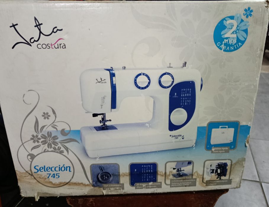 Máquina de costura na Caixa por estrear