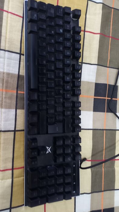 Teclado para  computador a funcionar com luzes