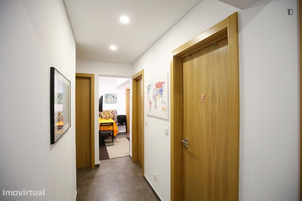 Quarto - localizado em Carnide Lisbon