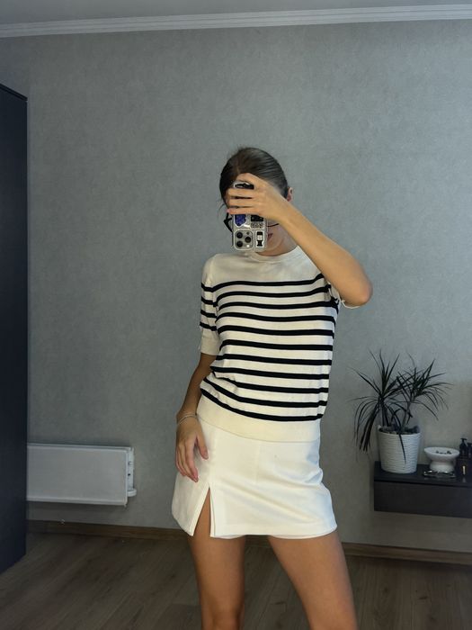 Футболка біла з чорним H&M S