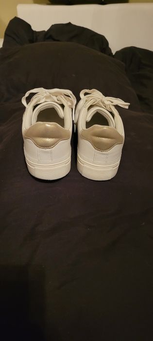 Buty sportowe że skóry naturalnej