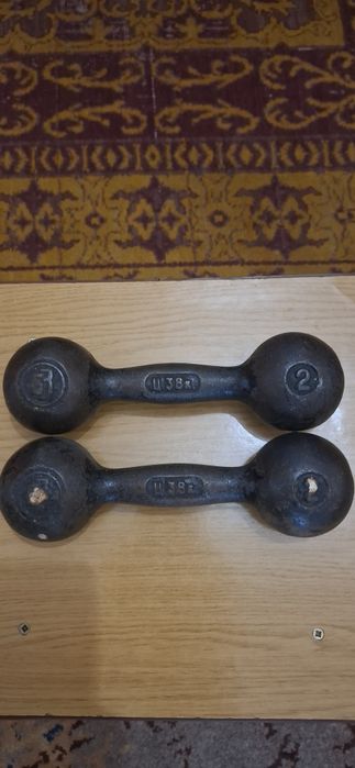Гантели по 2 кг.