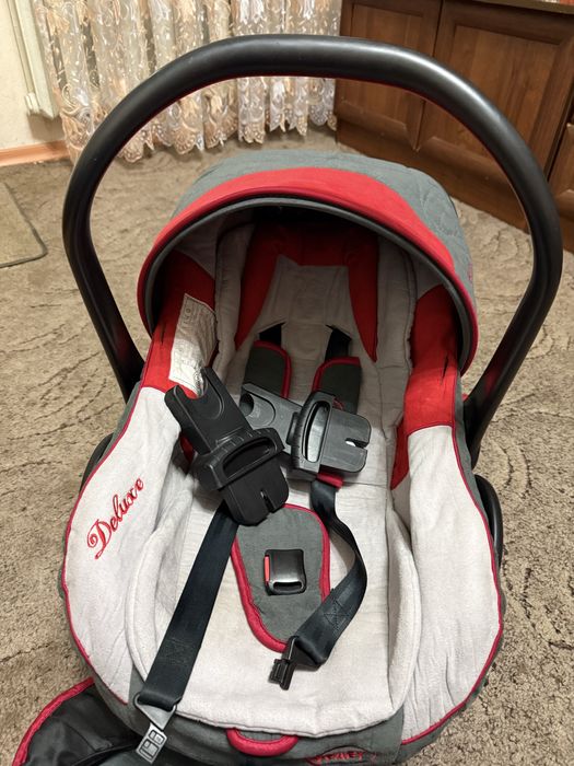 Дитяче автокрісло-люлька