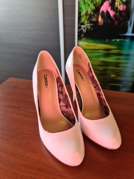 Białe szpilki r. 39