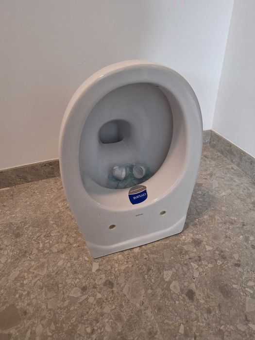 Miska WC podwieszana Cersanit. Nieużywana