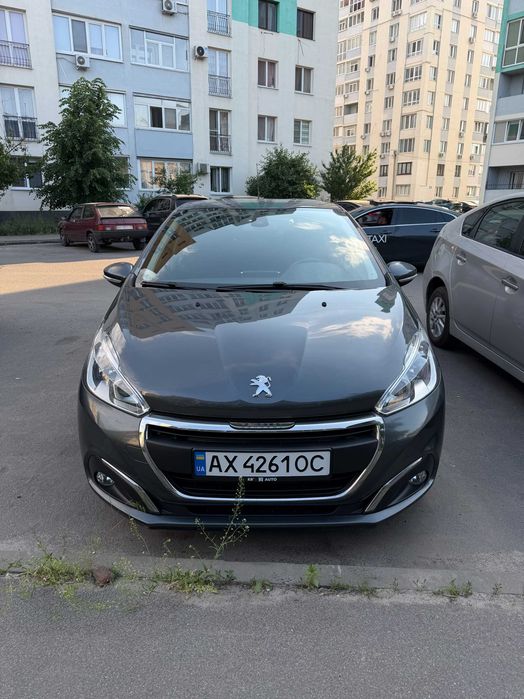 Peugeot 208 2016 Продам