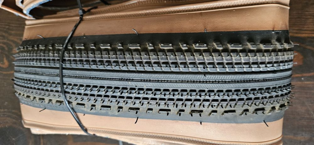 Opony gravelowe Girona Pro 700x42