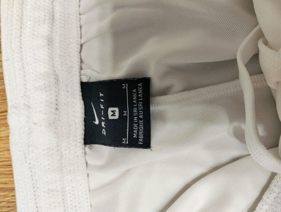 Білі  шорти  Nike