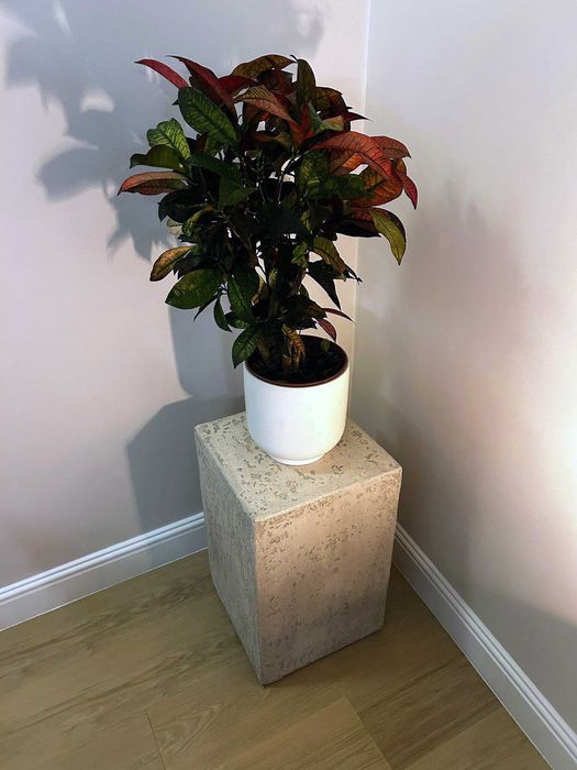 Postument, betonowa podstawa pod kwiaty 32x32x50