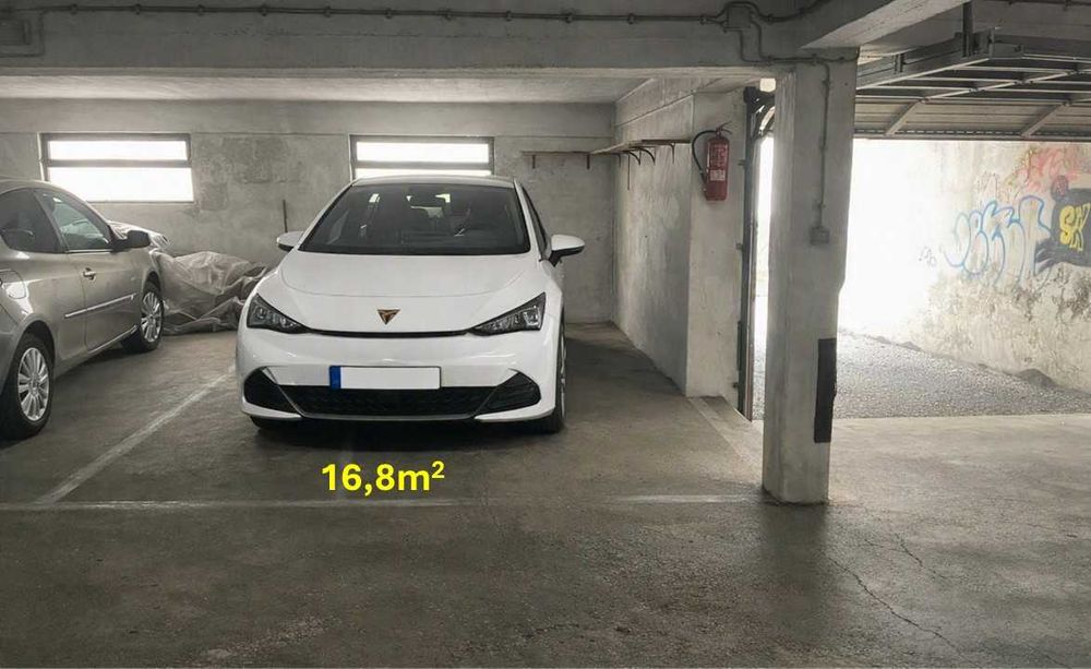 Vendo lugar(es) de garagem