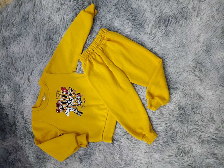 Komplet , dres zestaw dla chłopca spodnie + bluza , swetr rozmiar 104