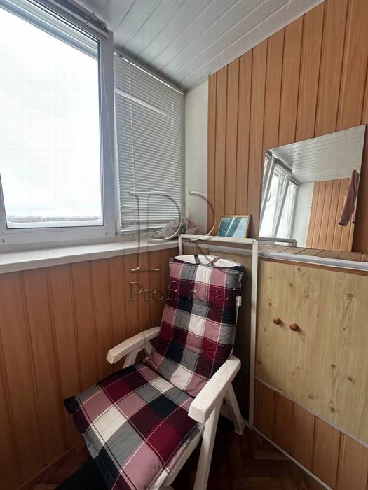 Продаж 2 кімн. квартири на набережній Дніпра за адресою вул Прирічна 1