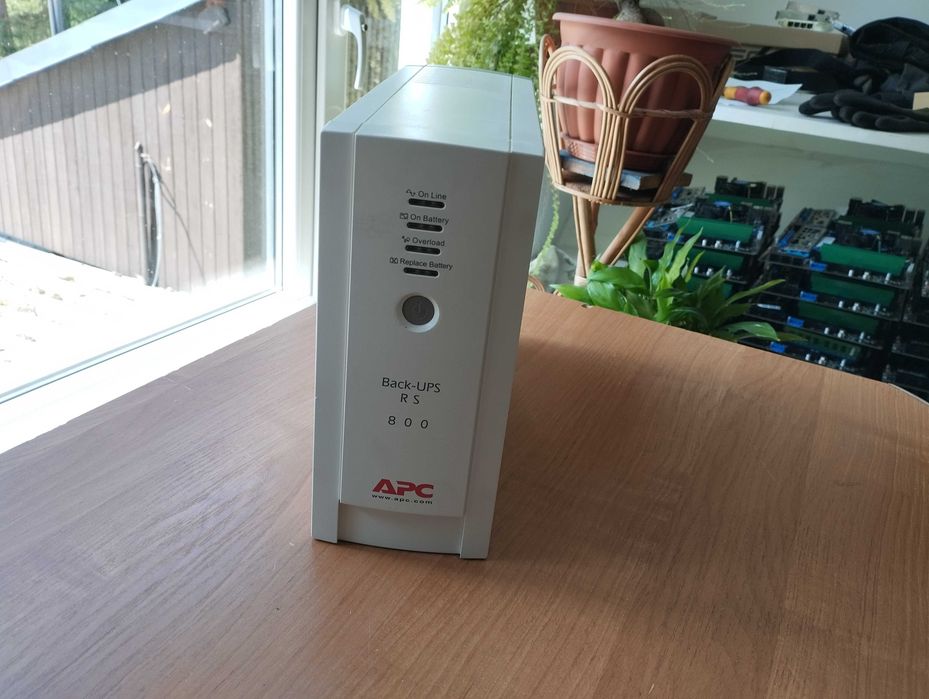 Zasilacz awaryjny UPS APC Back-UPS RS 800VA