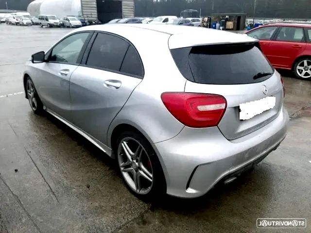MERCEDES BENZ A180 AMG 1.5 CDi K9KF452 W176 OM607 Para Peças - Frente