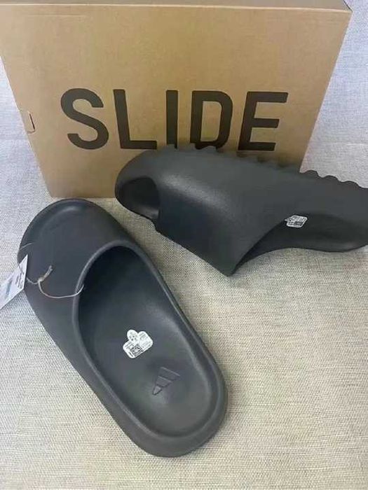 Yeezy_Slide_onyx_Czarny 43