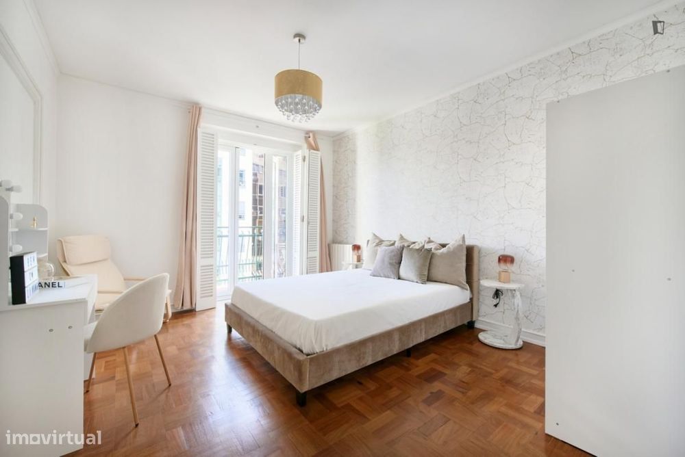 Quarto - localizado em Entrecampos Lisbon