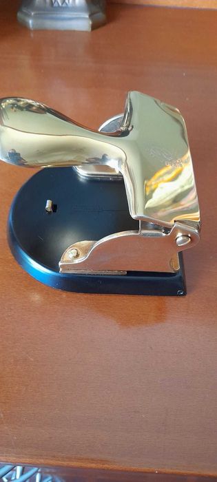 Agrafador e furador de mesa El Casco