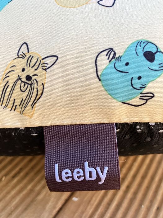 Cama almofadada para cão Marca Leeby