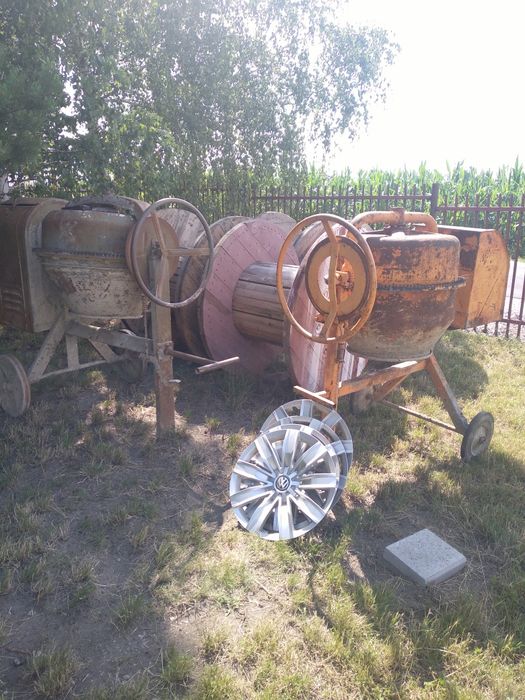 Kołpaki do vw średnica 47cm i betoniarki .Cena jest za kołpaki.