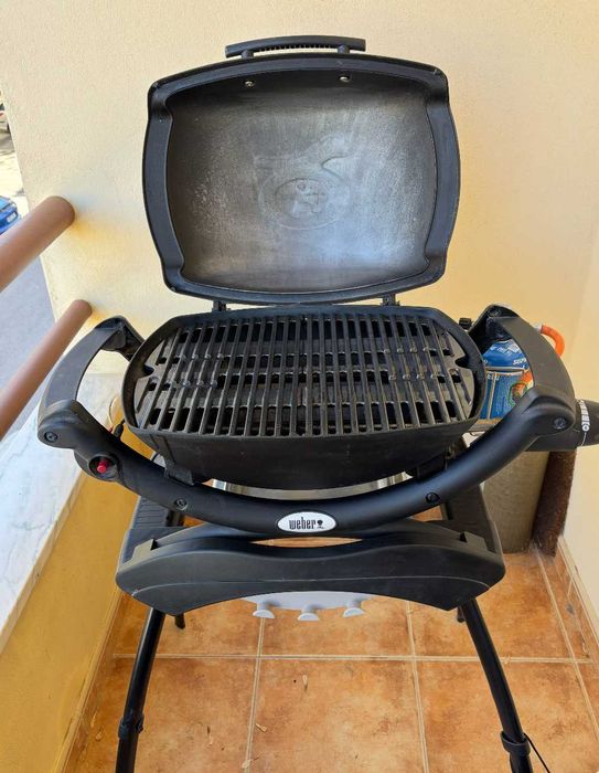 Grelhador a gás Weber Q1000 with stand