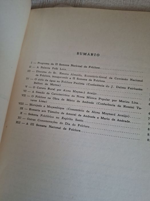 Livro sobre cultura popular do Brasil. O Folclore
