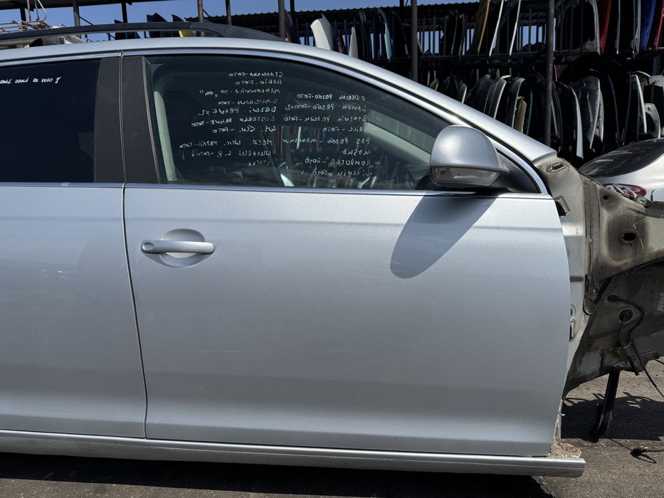VW Golf V 5 kombi drzwi prawe przód przednie LA7W