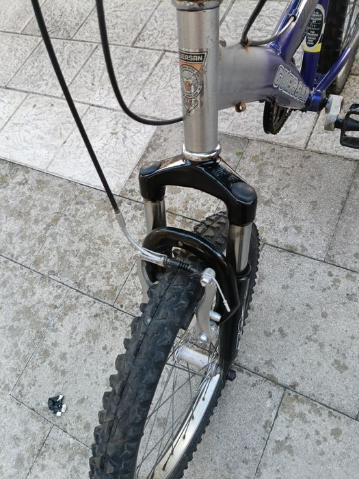 50€  bicicleta roda 20 com mudanças e suspensão pegar e andar