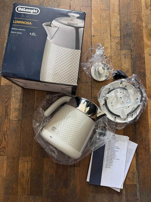 Чайник DeLonghi KBL 2001 W Luminosa (ІДЕАЛ!)